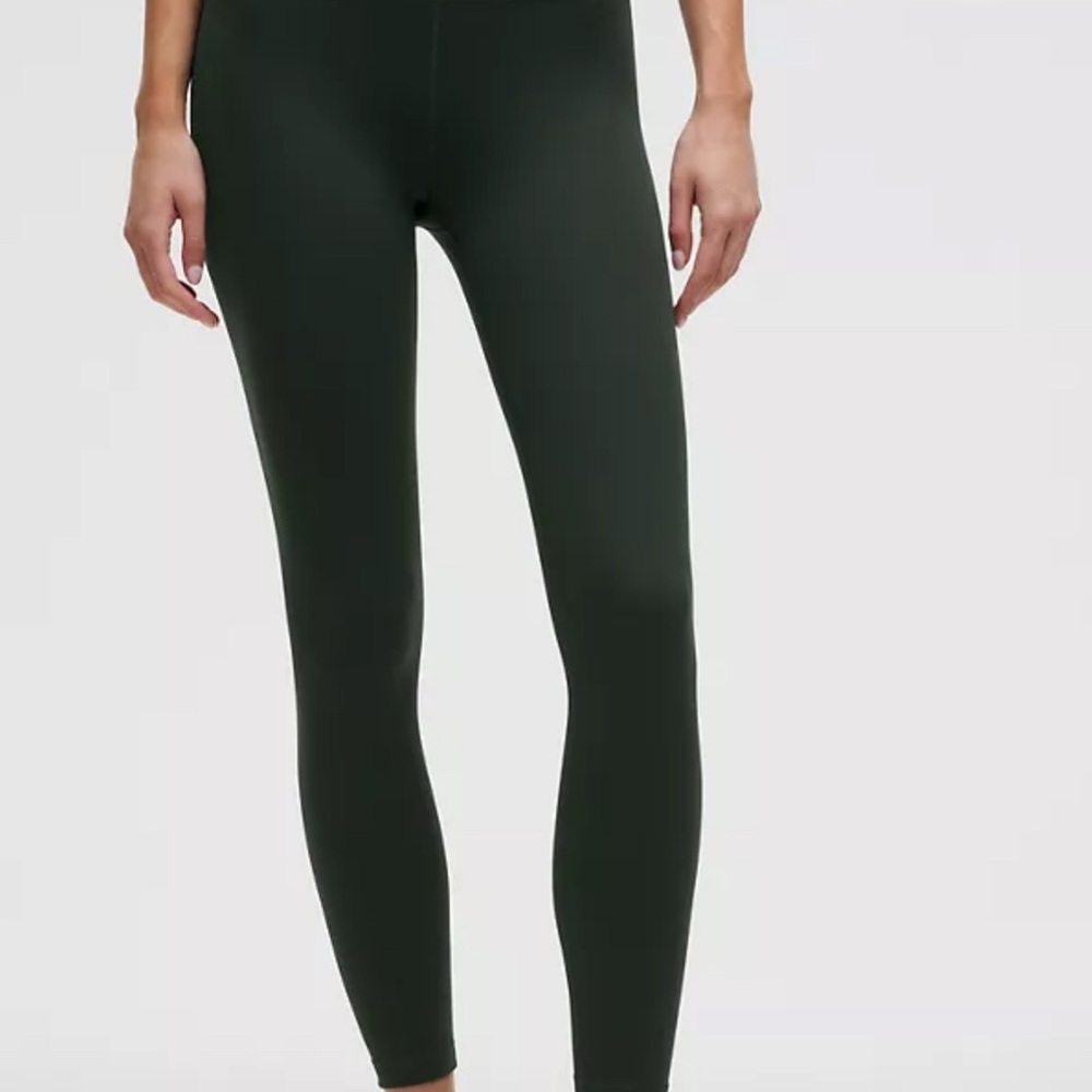 Women’s Lululemon Wonder Train High Rise Tight in Rainforest Green size 8